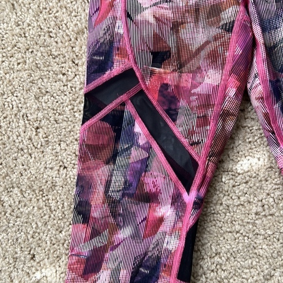 Lululemon pink pattern leggings with mesh size 4 - Picture 2 of 4